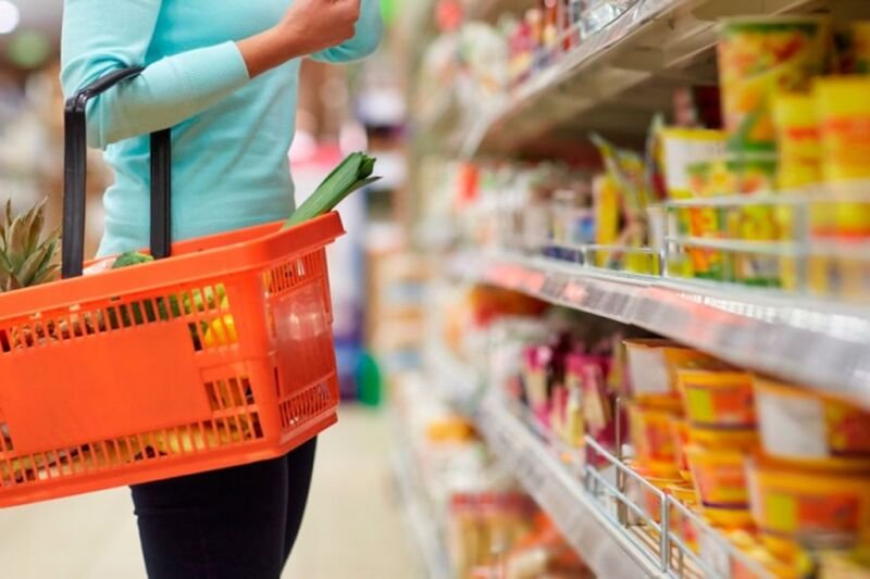 Se desploma el consumo interanual e intermensual en supermercados, mayoristas y shoppings