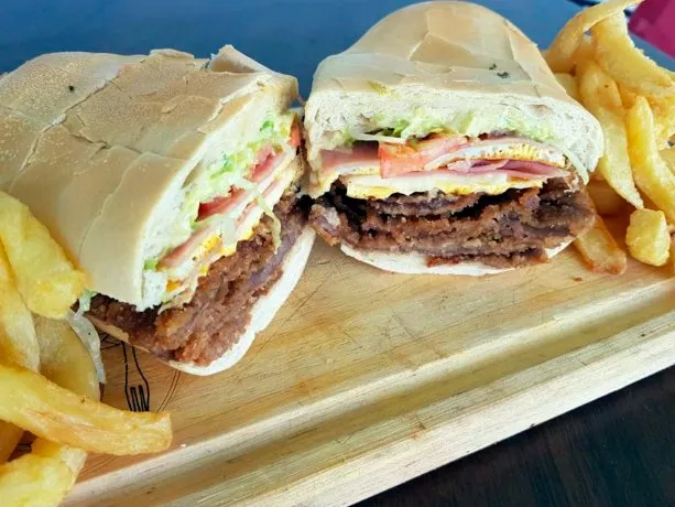 El mejor sándwich de milanesa se hace en Tucumán: cómo prepararlo