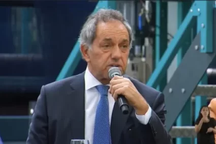 Daniel Scioli: «La Argentina ya está de pie»