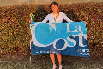 La tenista costera Milagros Falabella se consagró campeona en singles y dobles en el 3° Abierto de Azul