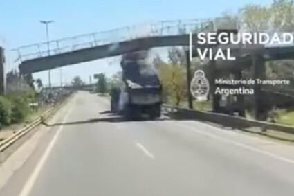 Fue suspendido el camionero que derribó un puente peatonal en la Ruta 36