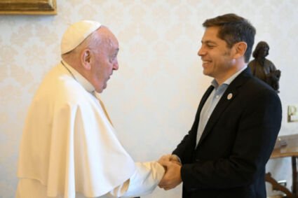 Kicillof fue recibido por el Papa Francisco