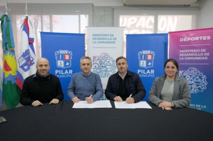 Firma de convenios para obras y desarrollo deportivo en Pilar