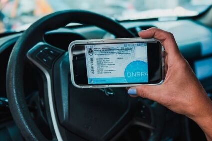 Argentina digitaliza la autorización de conductores adicionales y elimina la cédula azul