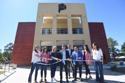 Kicillof inauguró la Casa de la Provincia en Colón