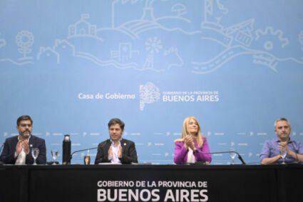 “Si intentan privatizar Aerolíneas, trabajaremos junto a las provincias y los trabajadores para evitar su desguace»