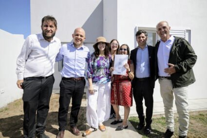 Kicillof entregó 60 viviendas a familias de Pehuajó