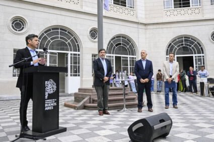 Kicillof inauguró la puesta en valor del edificio de la Escuela Normal Superior N°1