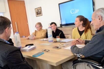 Mesa de trabajo con autoridades educativas para fortalecer el acompañamiento a las escuelas en La Costa